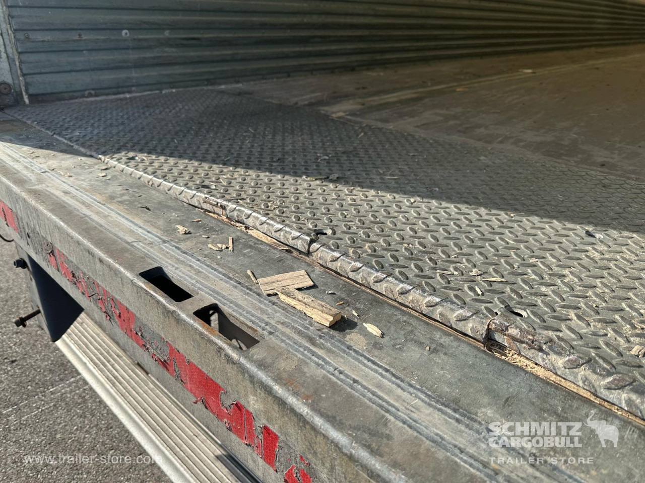 LECI TRAILER Dryfreight Standard Roller shutter door - Poluprikolica sa zatvorenim sandukom: slika 5 LECI TRAILER Dryfreight Standard Roller shutter door - Poluprikolica sa zatvorenim sandukom: slika 5