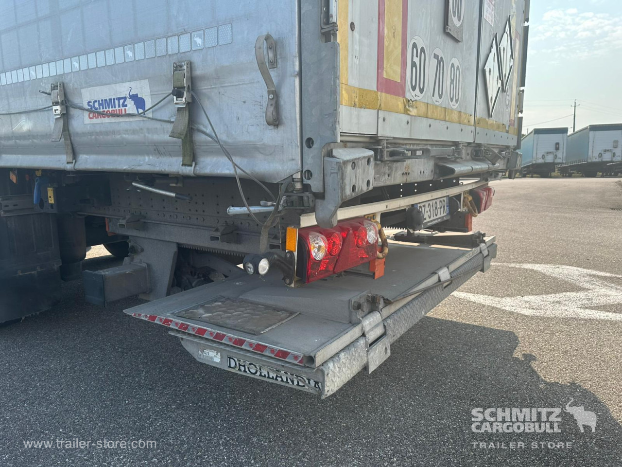 SCHMITZ Curtainsider Standard Taillift - Poluprikolica sa ceradom: slika 3 SCHMITZ Curtainsider Standard Taillift - Poluprikolica sa ceradom: slika 3