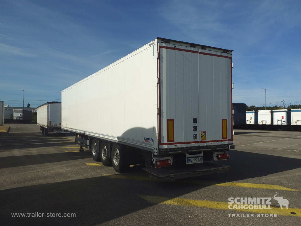 SCHMITZ Dryfreight Standard Taillift - Poluprikolica sa zatvorenim sandukom: slika 1 SCHMITZ Dryfreight Standard Taillift - Poluprikolica sa zatvorenim sandukom: slika 1