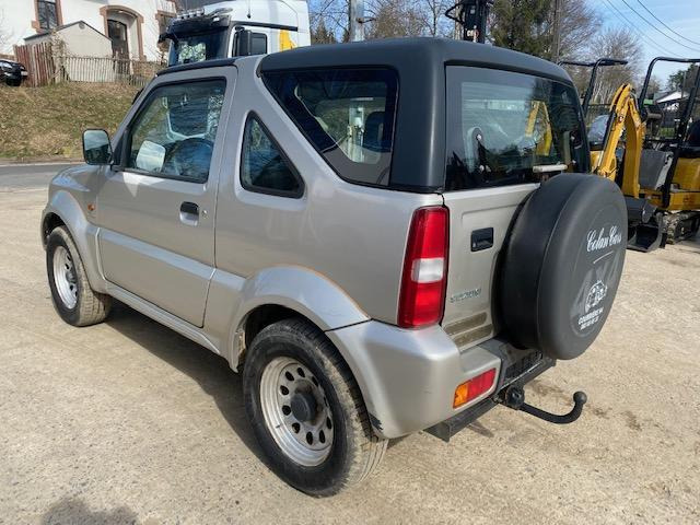 Suzuki Jimny - Automobil: slika 4 Suzuki Jimny - Automobil: slika 4