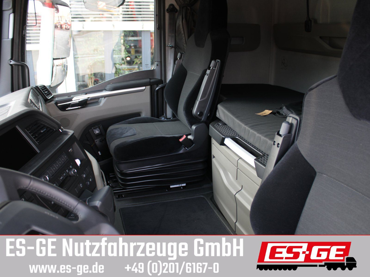 MAN TGX 33.540 6x4 BL SA mit Fassi F545RA.2.26 - Tegljač: slika 5 MAN TGX 33.540 6x4 BL SA mit Fassi F545RA.2.26 - Tegljač: slika 5