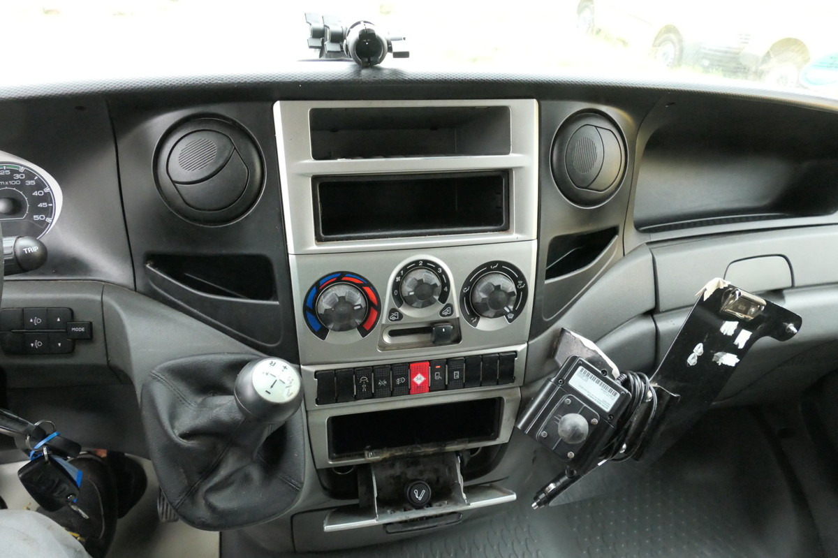 Dostavno vozilo sa zatvorenim sandukom IVECO Daily 35 S11 C30C AUTOMATIK KAMERA MAXI Regale D: slika 9