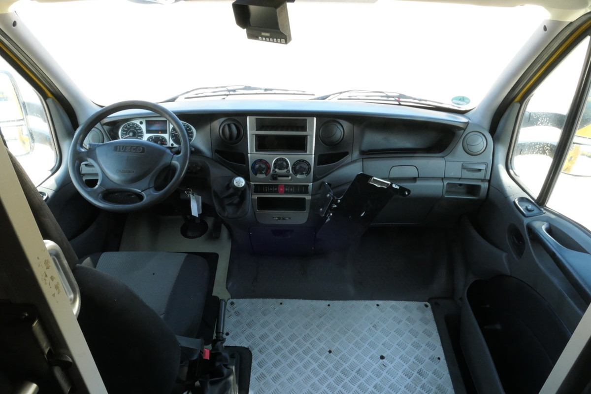 Interior photo 1: Dostavno vozilo sa zatvorenim sandukom IVECO Daily 35 S11 C30C AUTOMATIK KAMERA MAXI Regale D