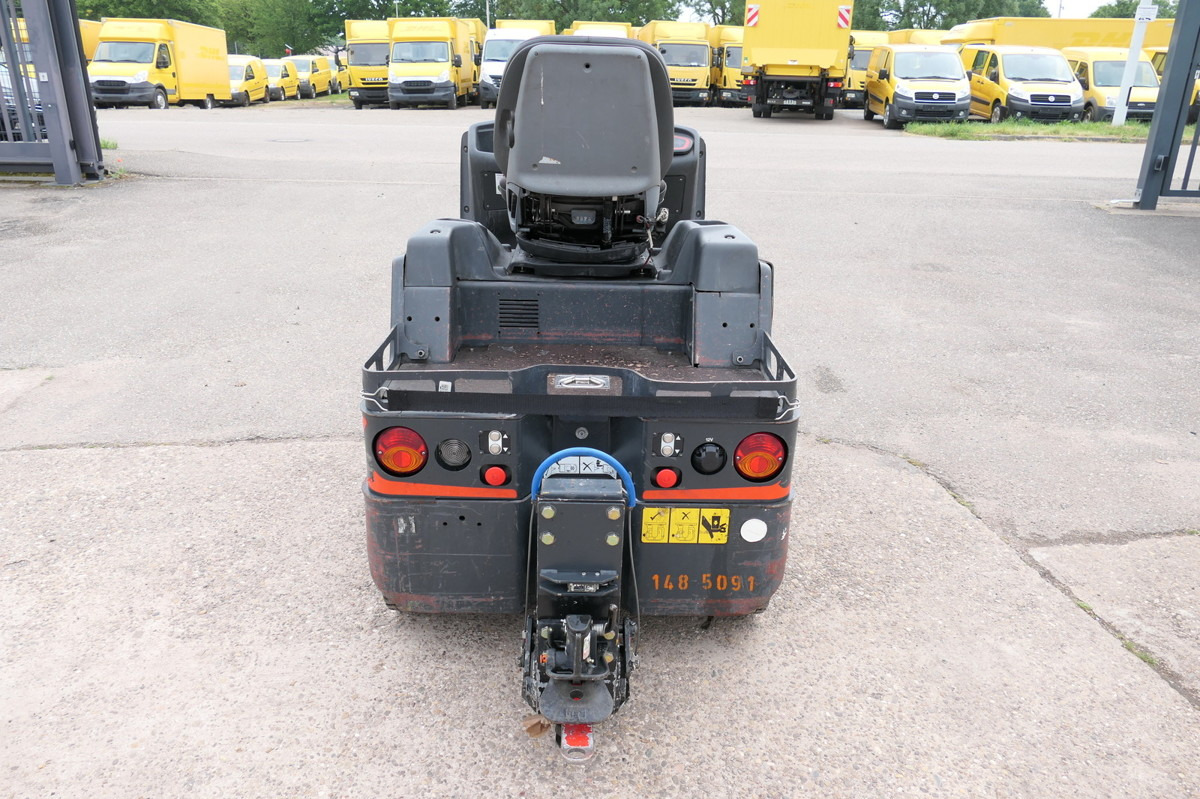 LINDE P 60 Z Schlepper Batterie 10/2020 3-Rad - Vučno vozilo: slika 4 LINDE P 60 Z Schlepper Batterie 10/2020 3-Rad - Vučno vozilo: slika 4