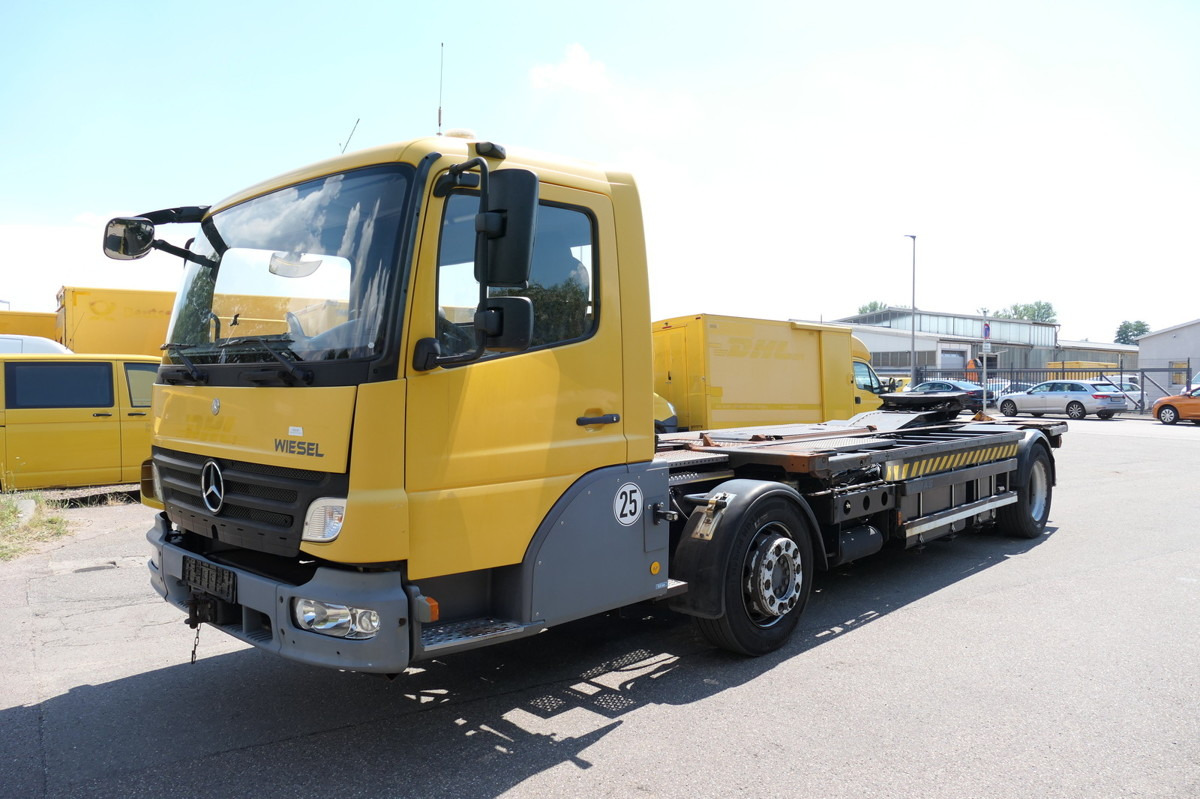 MERCEDES-BENZ KAMAG WBH 25 Wiesel Terberg Umsetzfahrz. Sattelk - Kamion za prevoz kontejnera/ Kamion sa promenjivim sandukom: slika 2 MERCEDES-BENZ KAMAG WBH 25 Wiesel Terberg Umsetzfahrz. Sattelk - Kamion za prevoz kontejnera/ Kamion sa promenjivim sandukom: slika 2