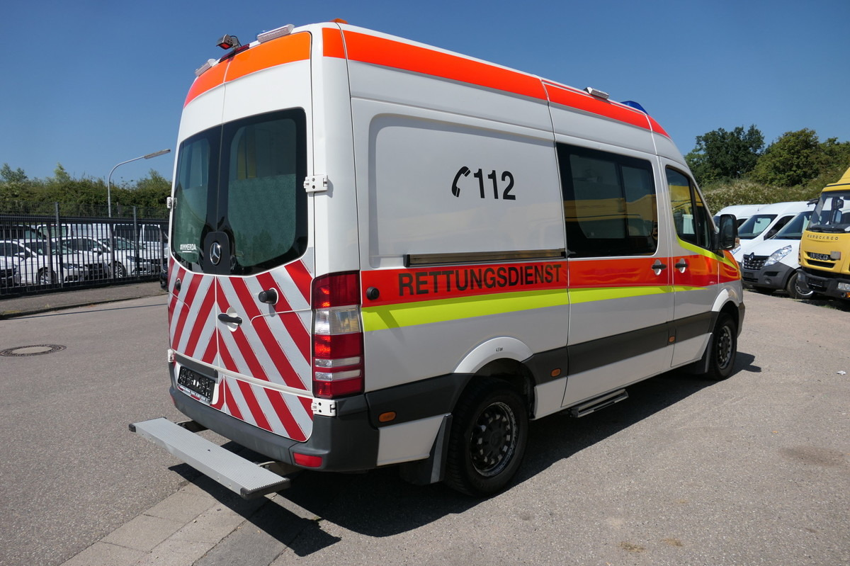 MERCEDES-BENZ Sprinter 316 CDI Klima Rettungswagen - Vozilo hitne pomoći: slika 3 MERCEDES-BENZ Sprinter 316 CDI Klima Rettungswagen - Vozilo hitne pomoći: slika 3