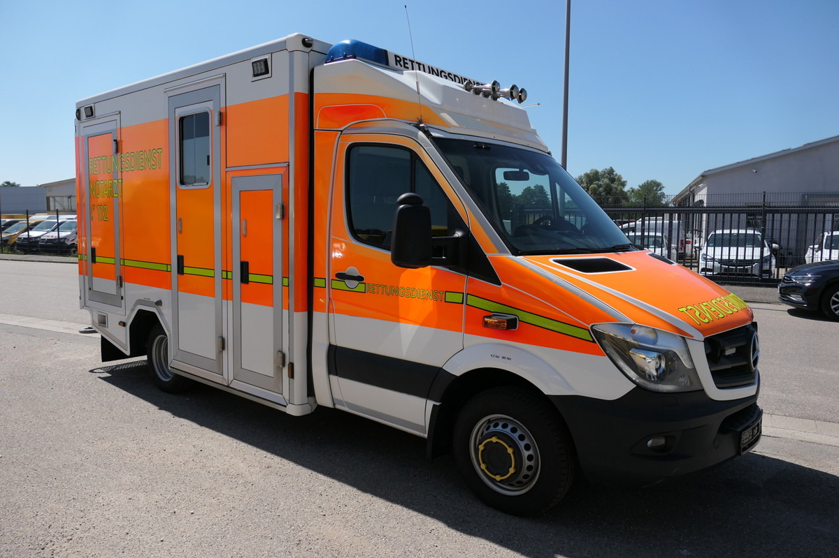 MERCEDES-BENZ Sprinter 519 CDI Klima Krankenwagen - Vozilo hitne pomoći: slika 1 MERCEDES-BENZ Sprinter 519 CDI Klima Krankenwagen - Vozilo hitne pomoći: slika 1