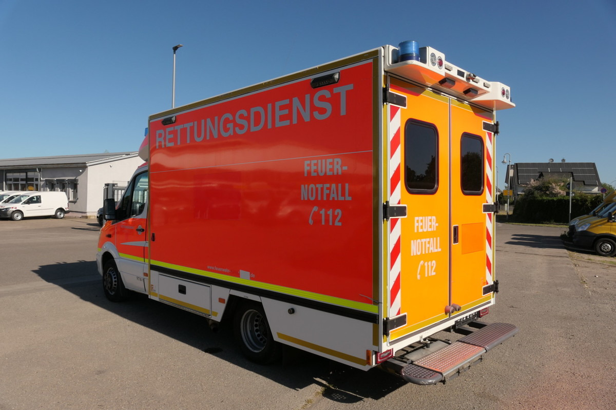 MERCEDES-BENZ Sprinter 519 CDI Klima Krankenwagen - Vozilo hitne pomoći: slika 4 MERCEDES-BENZ Sprinter 519 CDI Klima Krankenwagen - Vozilo hitne pomoći: slika 4