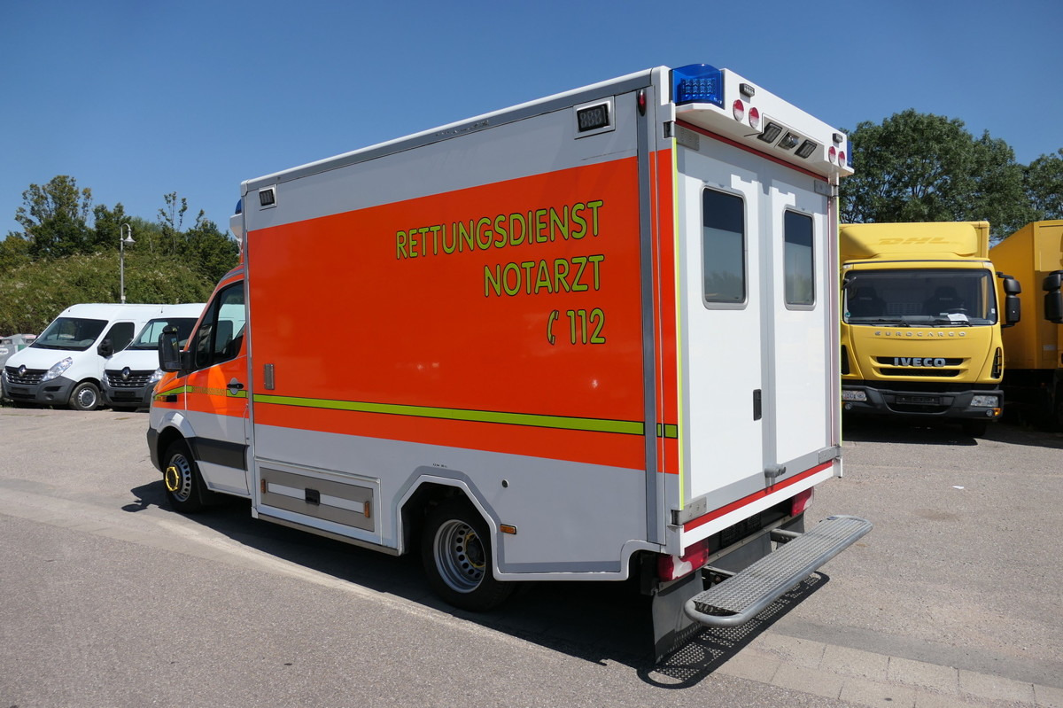 MERCEDES-BENZ Sprinter 519 CDI Klima Krankenwagen - Vozilo hitne pomoći: slika 4 MERCEDES-BENZ Sprinter 519 CDI Klima Krankenwagen - Vozilo hitne pomoći: slika 4