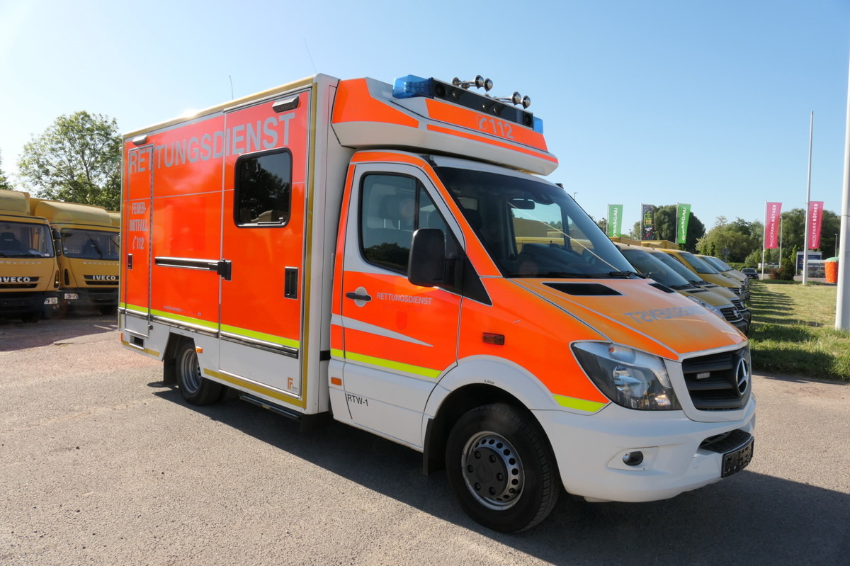 MERCEDES-BENZ Sprinter 519 CDI Klima Krankenwagen - Vozilo hitne pomoći: slika 1 MERCEDES-BENZ Sprinter 519 CDI Klima Krankenwagen - Vozilo hitne pomoći: slika 1