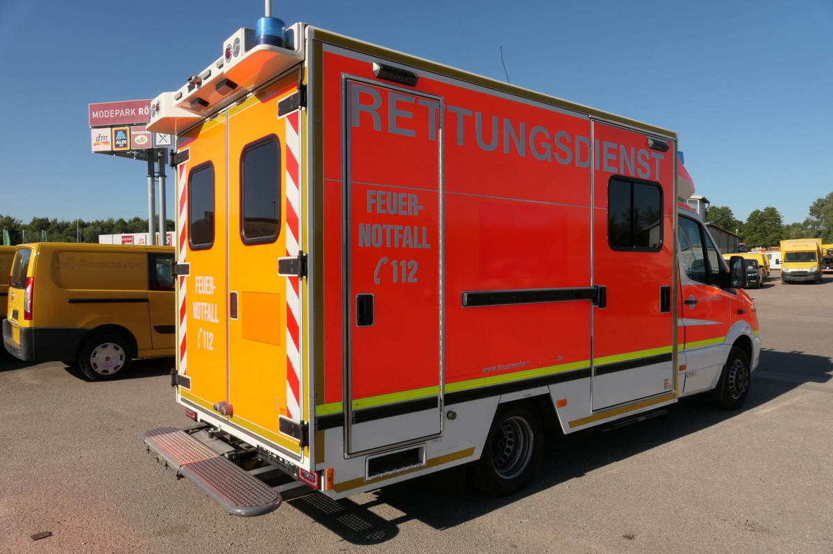 MERCEDES-BENZ Sprinter 519 CDI Klima Krankenwagen - Vozilo hitne pomoći: slika 3 MERCEDES-BENZ Sprinter 519 CDI Klima Krankenwagen - Vozilo hitne pomoći: slika 3