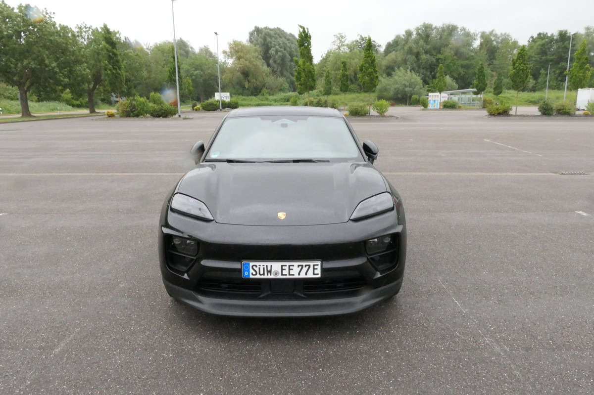 PORSCHE Macan 4 Electric - Bose Soundsystem Kombilimousi - SUVSUV: slika 3 PORSCHE Macan 4 Electric - Bose Soundsystem Kombilimousi - SUVSUV: slika 3