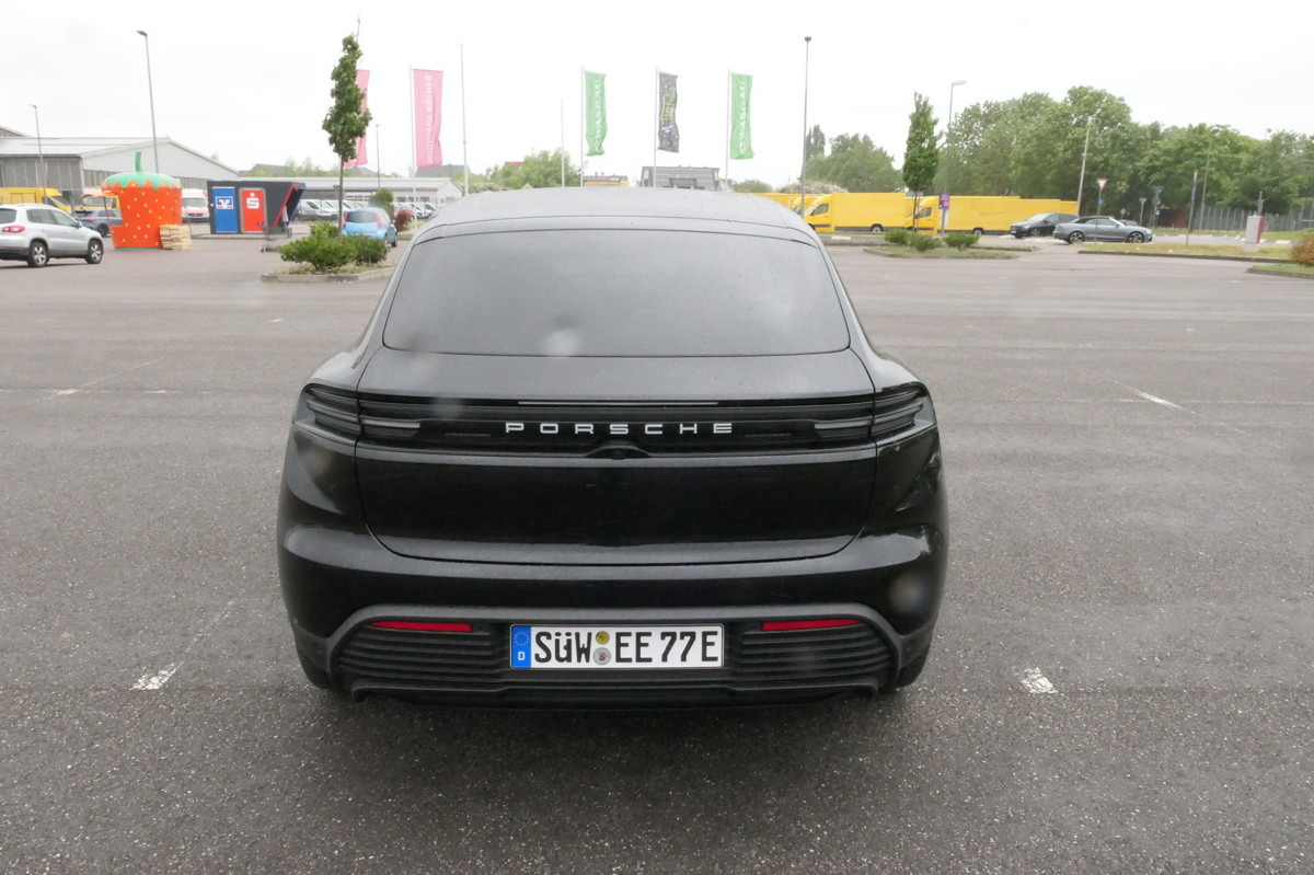 PORSCHE Macan 4 Electric - Bose Soundsystem Kombilimousi - SUVSUV: slika 4 PORSCHE Macan 4 Electric - Bose Soundsystem Kombilimousi - SUVSUV: slika 4