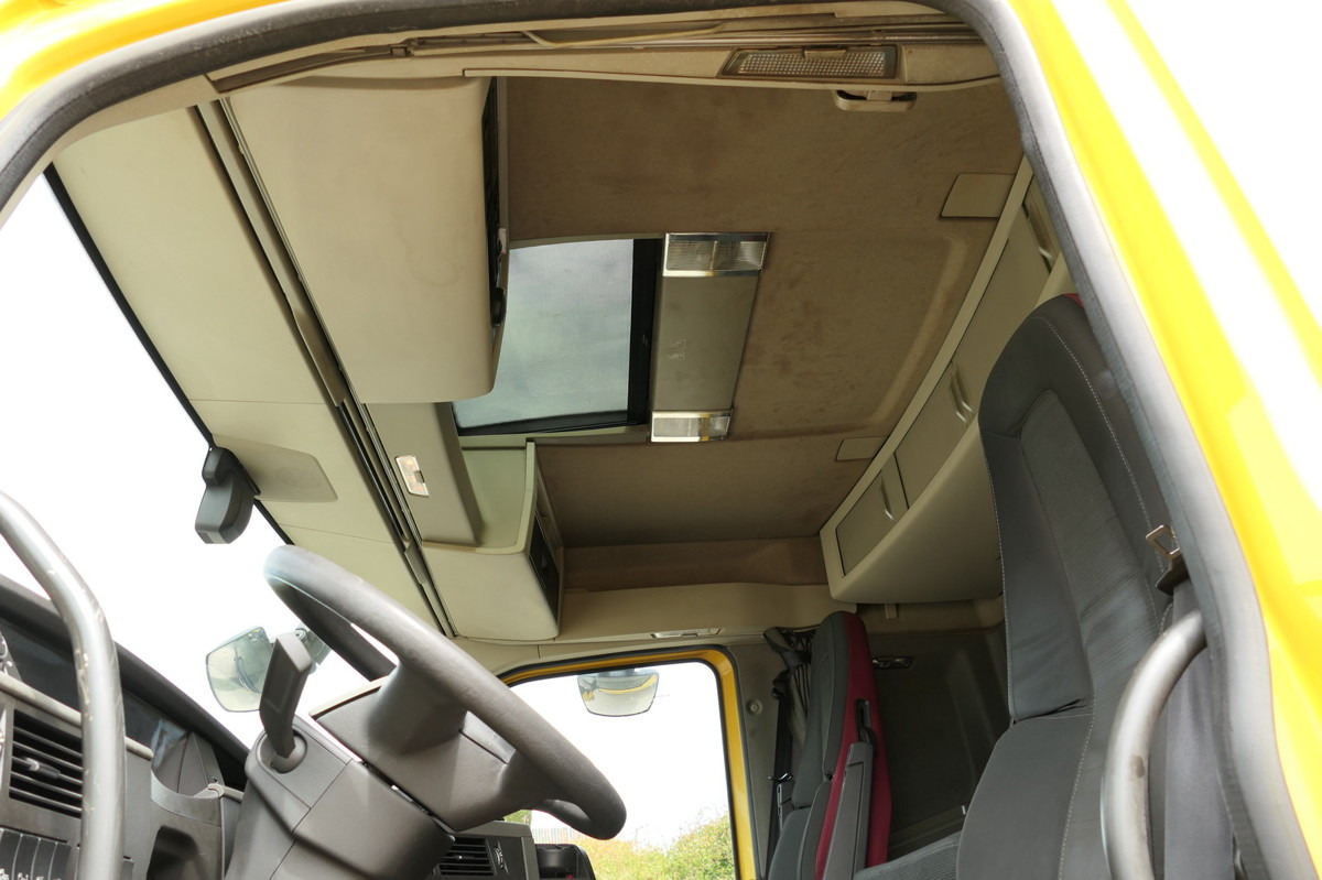Interior photo 2: Kamion za prevoz kontejnera/ Kamion sa promenjivim sandukom VOLVO FH 26.420 6x2 BDF LBW KLIMA AHK