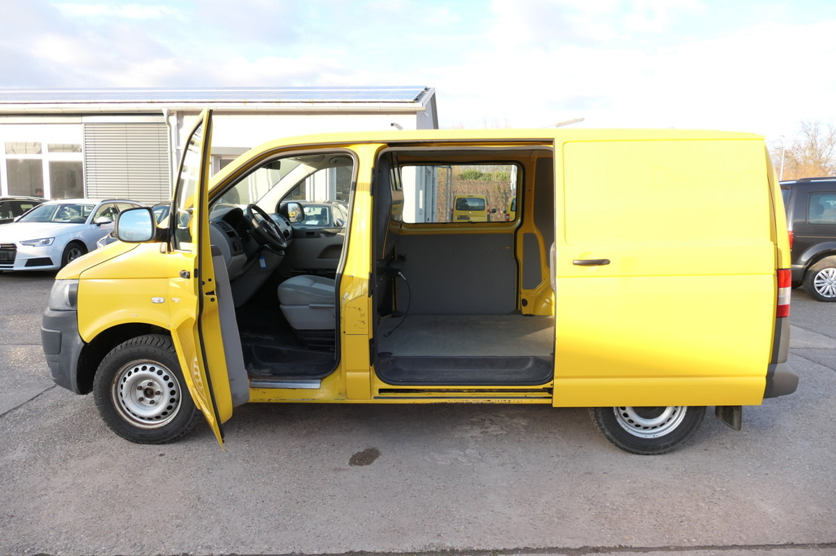 Interior photo 1: VW T5 Transporter 2.0 TDI PARKTRONIK EURO-5 2xSCHIE VW T5 Transporter 2.0 TDI PARKTRONIK EURO-5 2xSCHIE Interior photo 1: VW T5 Transporter 2.0 TDI PARKTRONIK EURO-5 2xSCHIE VW T5 Transporter 2.0 TDI PARKTRONIK EURO-5 2xSCHIE