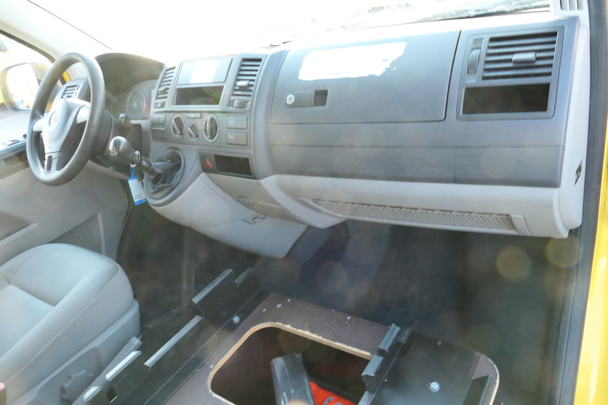 VW T5 Transporter 2.0 TDI PARKTRONIK EURO-5 2xSCHIE VW T5 Transporter 2.0 TDI PARKTRONIK EURO-5 2xSCHIE: slika 7 VW T5 Transporter 2.0 TDI PARKTRONIK EURO-5 2xSCHIE VW T5 Transporter 2.0 TDI PARKTRONIK EURO-5 2xSCHIE: slika 7