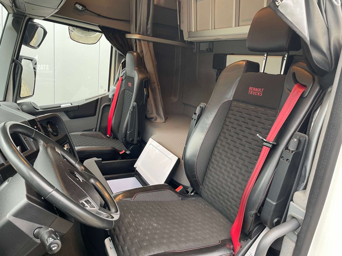 Renault T HIGH 520 4x2 new tacho - Parking Airco - Tegljač: slika 3 Renault T HIGH 520 4x2 new tacho - Parking Airco - Tegljač: slika 3