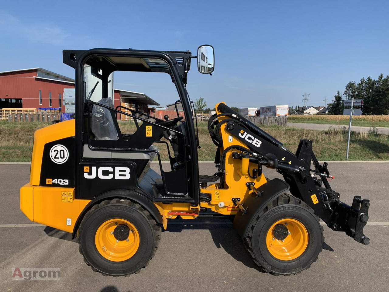 Zglobni utovarivač novi JCB 403: slika 6
