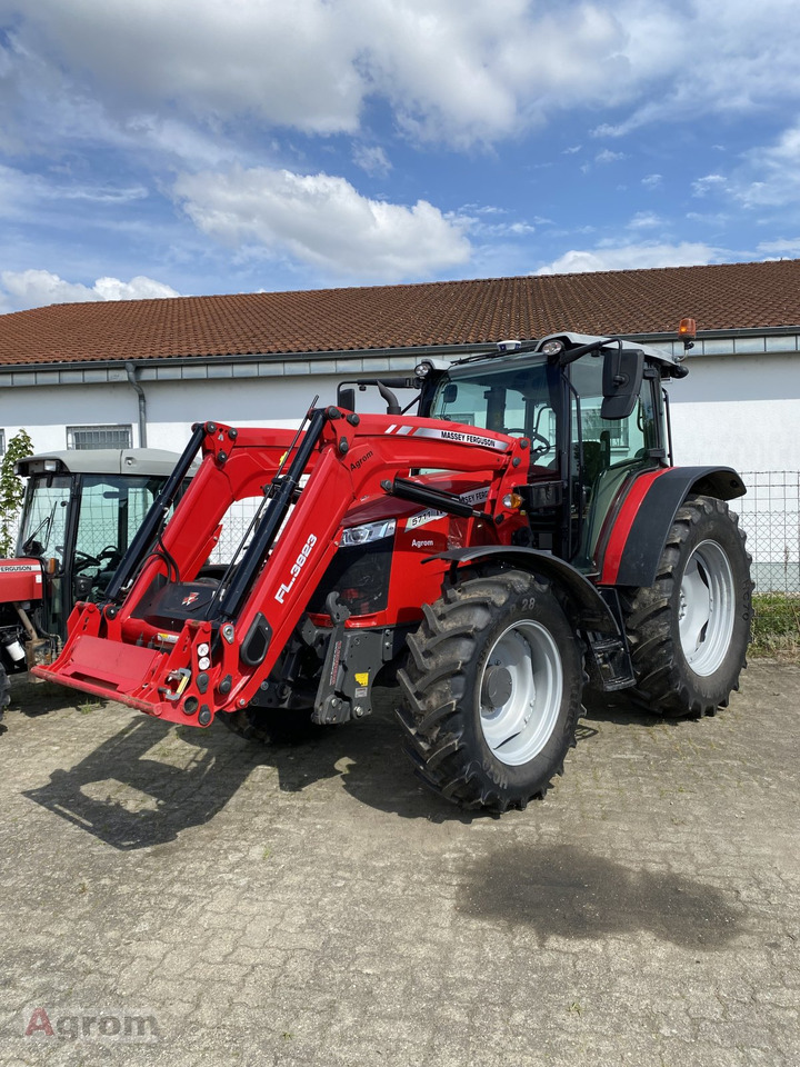 Massey Ferguson 5711 M DYNA-4 - Traktor: slika 4 Massey Ferguson 5711 M DYNA-4 - Traktor: slika 4