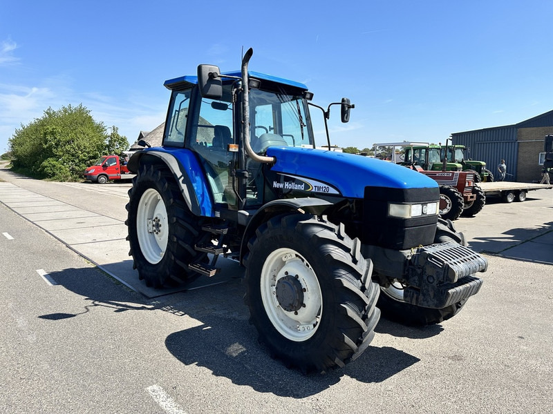 New Holland 8260 - Traktor: slika 4 New Holland 8260 - Traktor: slika 4