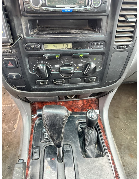 Automobil Toyota Land Cruiser: slika 6
