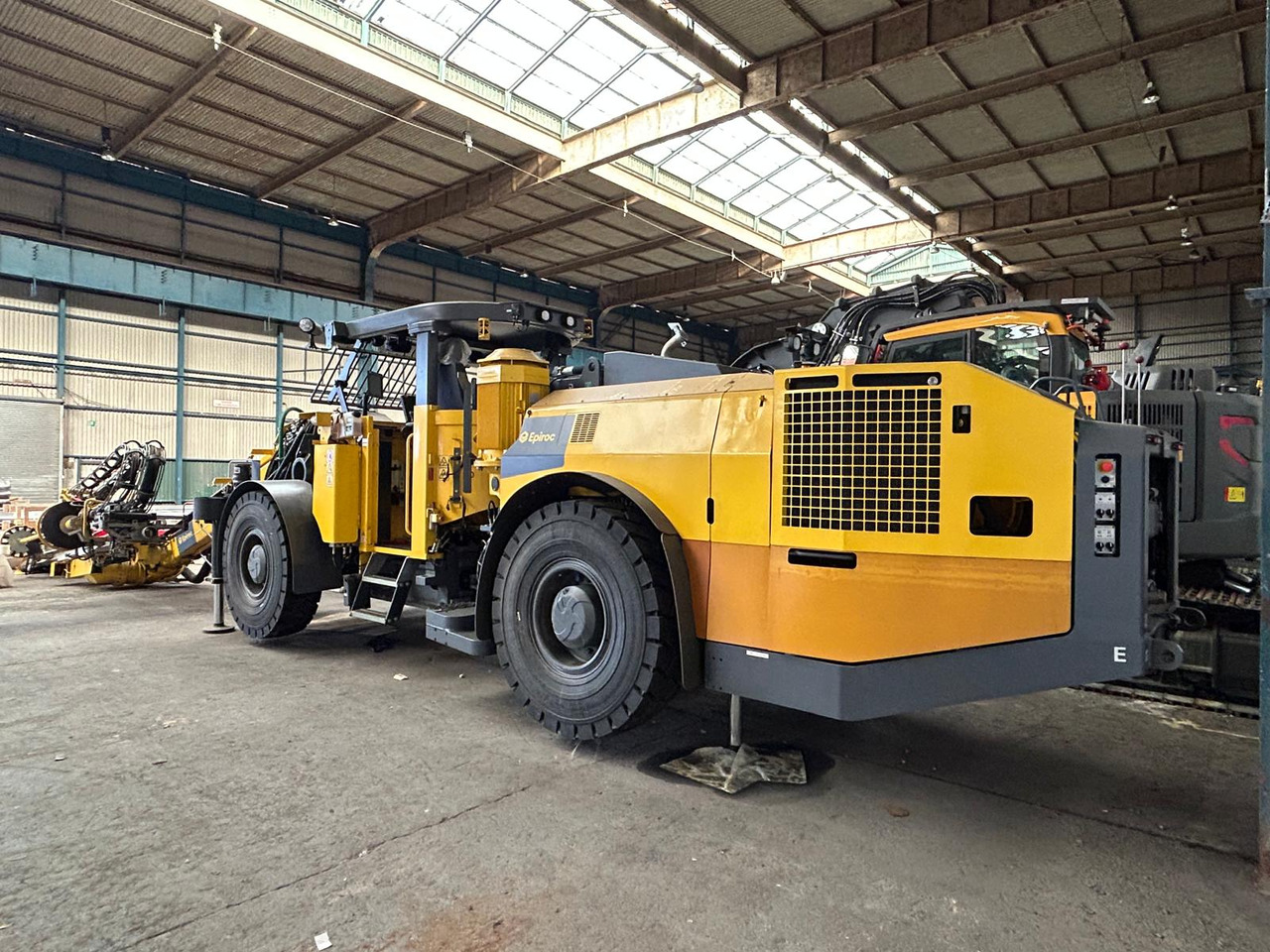 Atlas Copco (Epiroc) Boltec EC - Mašina za usmereno bušenje: slika 4 Atlas Copco (Epiroc) Boltec EC - Mašina za usmereno bušenje: slika 4