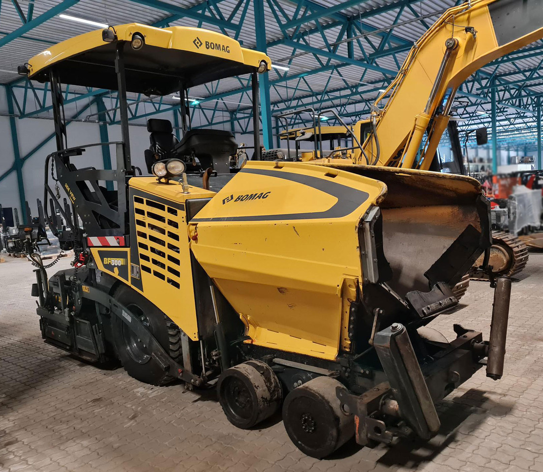 Bomag BF 300 P-2 - Asfaltni finišer: slika 3 Bomag BF 300 P-2 - Asfaltni finišer: slika 3