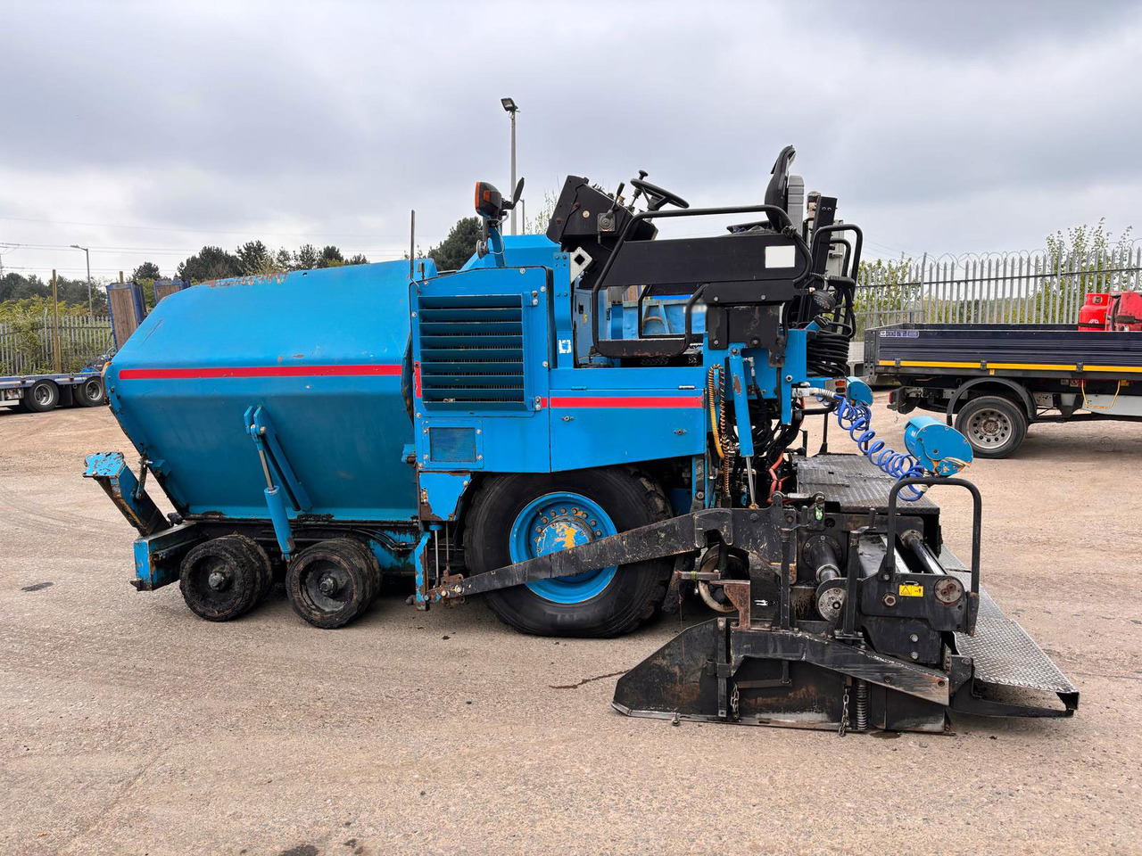Caterpillar AP300D - Asfaltni finišer: slika 2 Caterpillar AP300D - Asfaltni finišer: slika 2