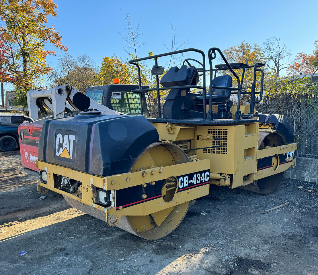 Caterpillar CB-434C - Valjak za puteve: slika 2 Caterpillar CB-434C - Valjak za puteve: slika 2