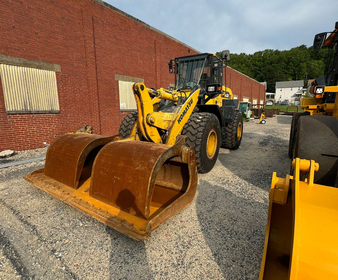 Komatsu WA320-8 - Utovarivač točkaš: slika 1 Komatsu WA320-8 - Utovarivač točkaš: slika 1