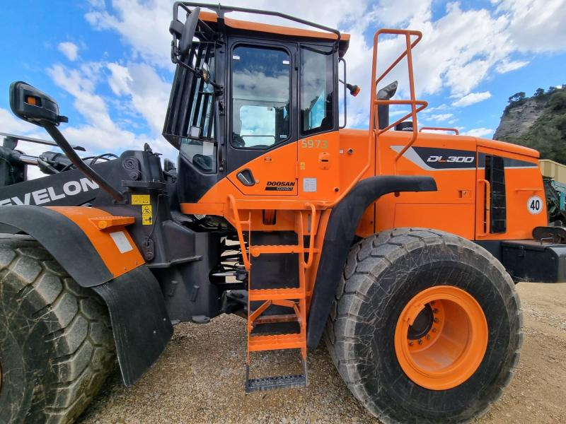 Doosan DL300 - Utovarivač točkaš: slika 4 Doosan DL300 - Utovarivač točkaš: slika 4