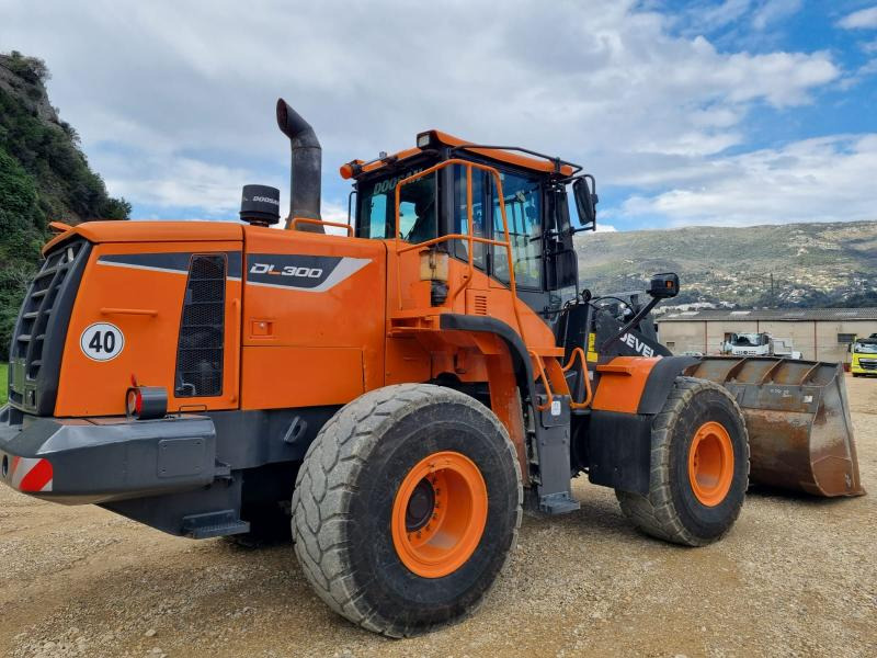 Doosan DL300 - Utovarivač točkaš: slika 2 Doosan DL300 - Utovarivač točkaš: slika 2