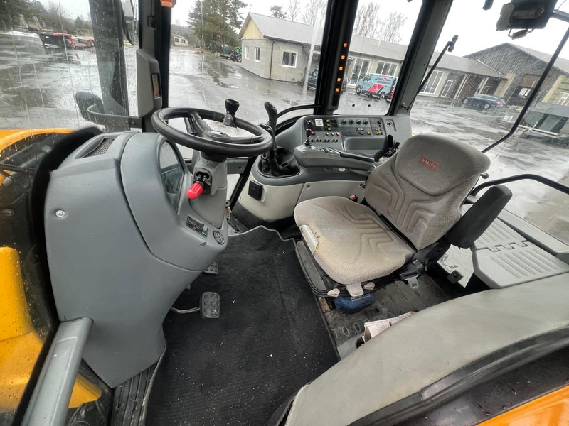 Traktor Valtra M150-4: slika 9