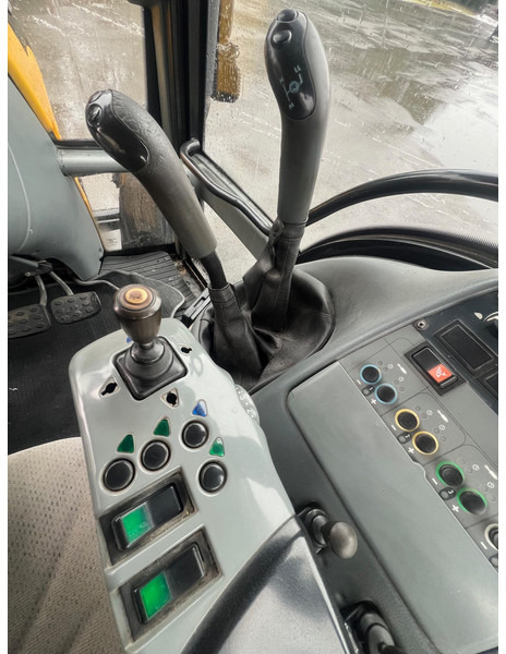Traktor Valtra M150-4: slika 14