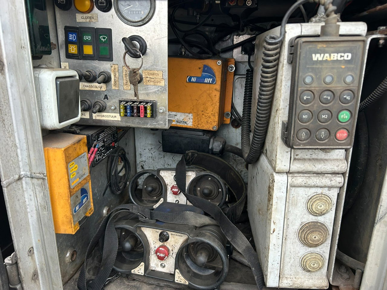 Hammar 195 HC / 20 ft, 2 x 20 ft 40 ft HC, power pack Diesel, Wireless controller 2 x, telescopic chassis - Poluprikolica za prevoz kontejnera/ Poluprikolica sa promenjivim sandukom: slika 5 Hammar 195 HC / 20 ft, 2 x 20 ft 40 ft HC, power pack Diesel, Wireless controller 2 x, telescopic chassis - Poluprikolica za prevoz kontejnera/ Poluprikolica sa promenjivim sandukom: slika 5