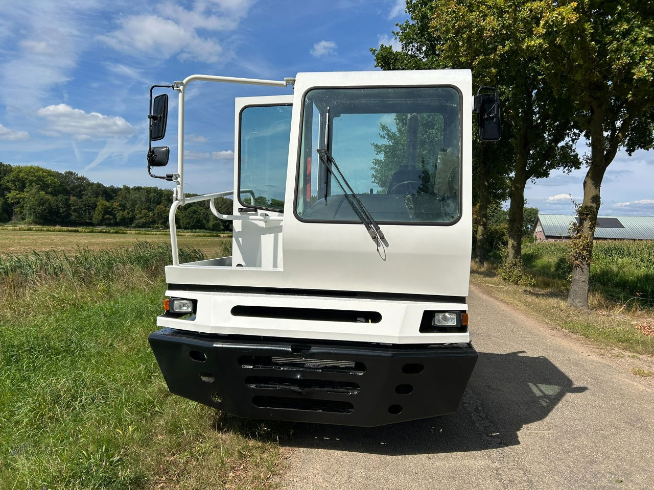 Terberg YT 182 terminal truck / Airco / Naafreductie / Cummins 173 kw - Terminalni traktor: slika 2 Terberg YT 182 terminal truck / Airco / Naafreductie / Cummins 173 kw - Terminalni traktor: slika 2
