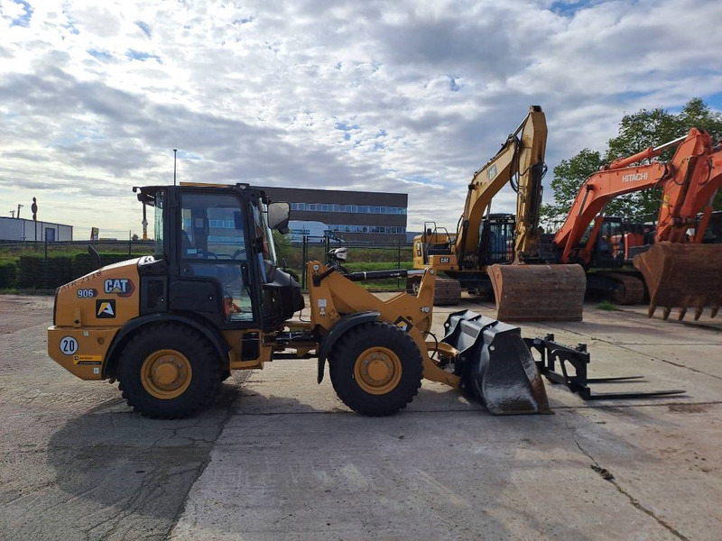 Cat 906 (Bucket+Forks) - Utovarivač točkaš: slika 5 Cat 906 (Bucket+Forks) - Utovarivač točkaš: slika 5