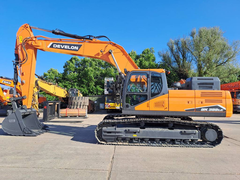 Develon DX 300 LC-7LC-7M (4 Pieces available) - Bager guseničar: slika 1 Develon DX 300 LC-7LC-7M (4 Pieces available) - Bager guseničar: slika 1