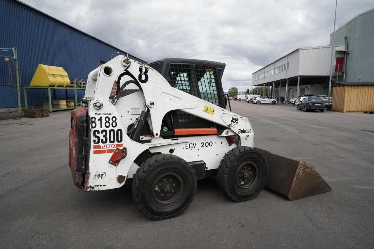 BOBCAT S300 turbo - Mini utovarivač: slika 3 BOBCAT S300 turbo - Mini utovarivač: slika 3
