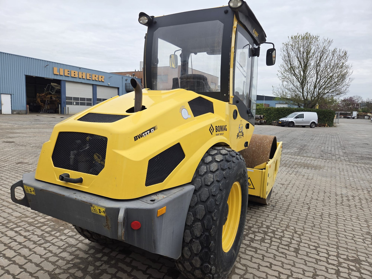 BOMAG BW177D-5 - Kompaktor: slika 2 BOMAG BW177D-5 - Kompaktor: slika 2