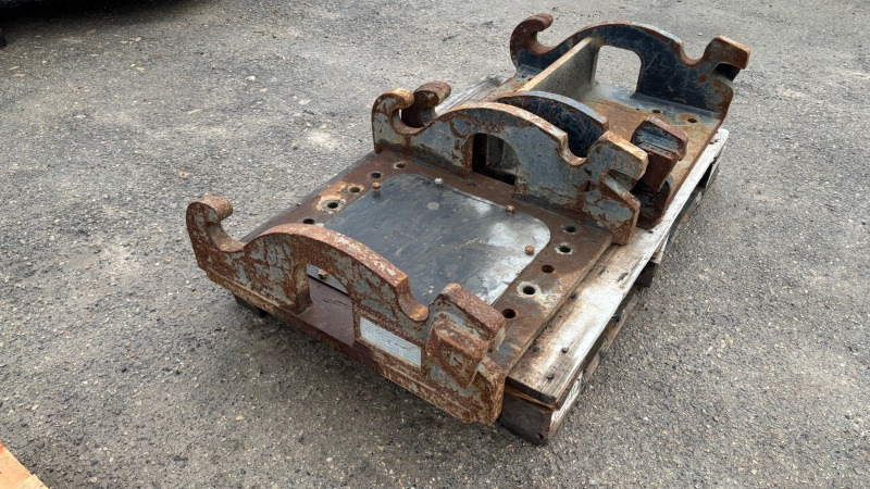 CW30 CW40 bracket - Brza spojnica za Bager: slika 1 CW30 CW40 bracket - Brza spojnica za Bager: slika 1