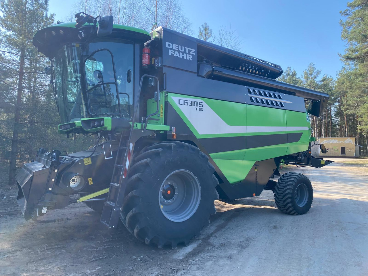 DEUTZ FAHR C6305 TS with DH630R NEW/UNUSED - Kombajn: slika 1 DEUTZ FAHR C6305 TS with DH630R NEW/UNUSED - Kombajn: slika 1