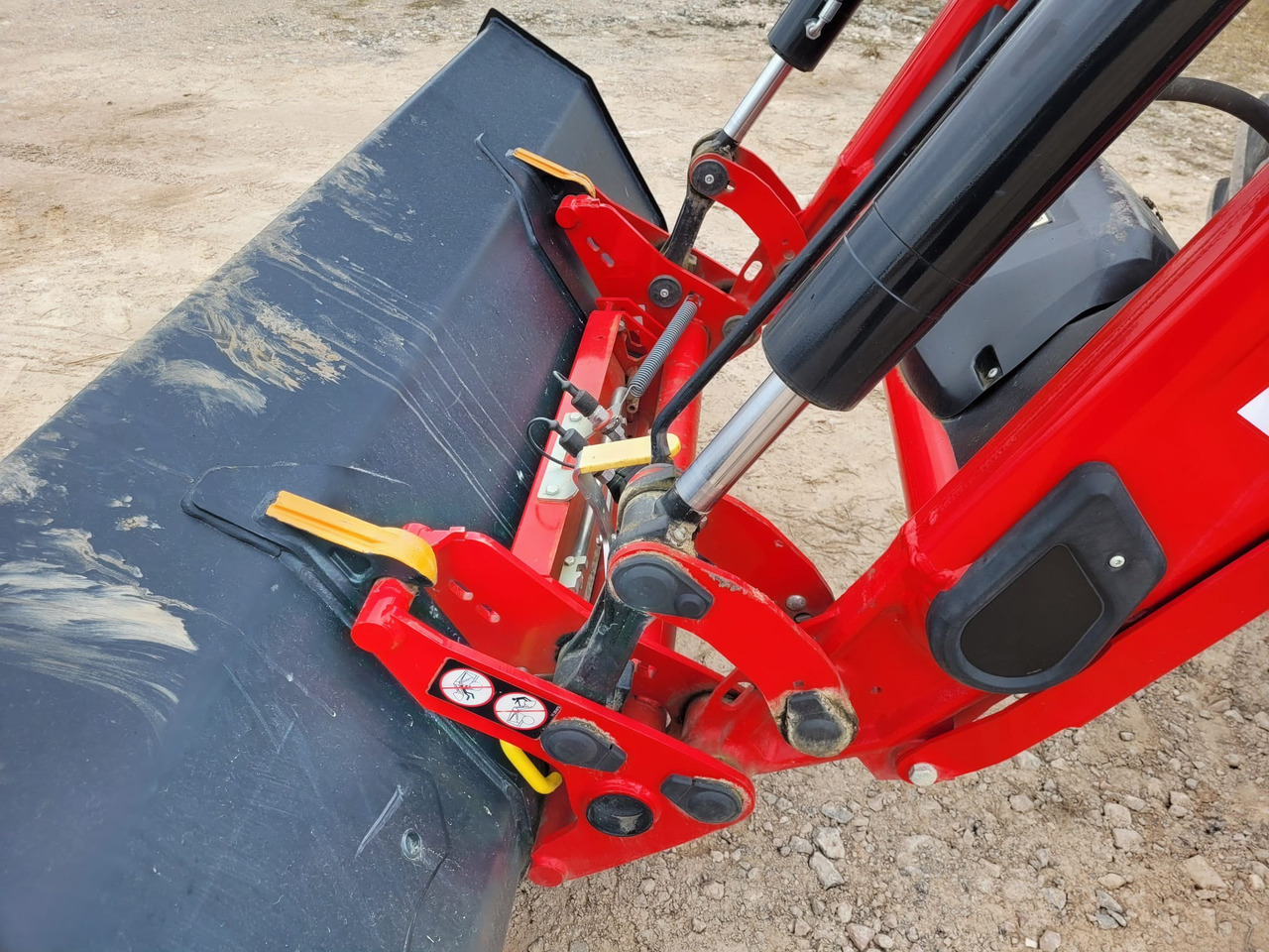 Traktor Massey Ferguson 5711 Dyna 4: slika 15
