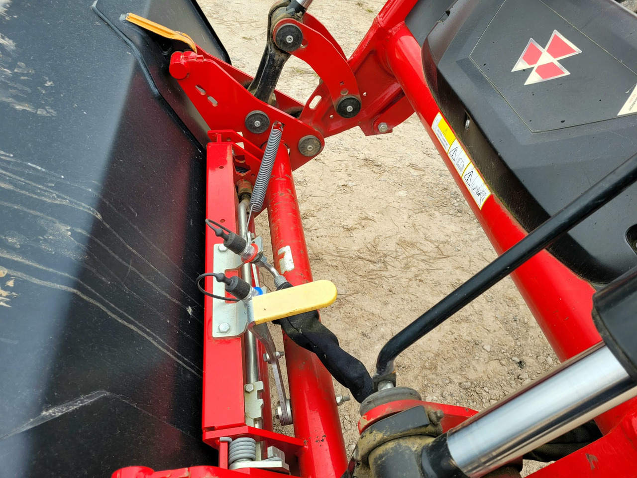 Traktor Massey Ferguson 5711 Dyna 4: slika 14
