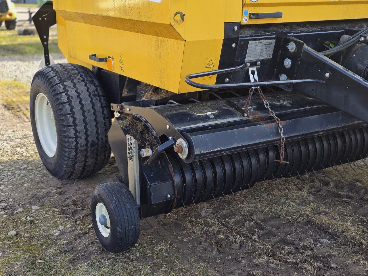 New Holland BR6090 - Balirka za okrugle bale: slika 2 New Holland BR6090 - Balirka za okrugle bale: slika 2