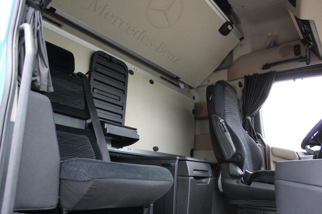 Mercedes-Benz Actros 2548 Koffer Retarder Schlafkab Kühlbox - Dostavno vozilo: slika 5 Mercedes-Benz Actros 2548 Koffer Retarder Schlafkab Kühlbox - Dostavno vozilo: slika 5