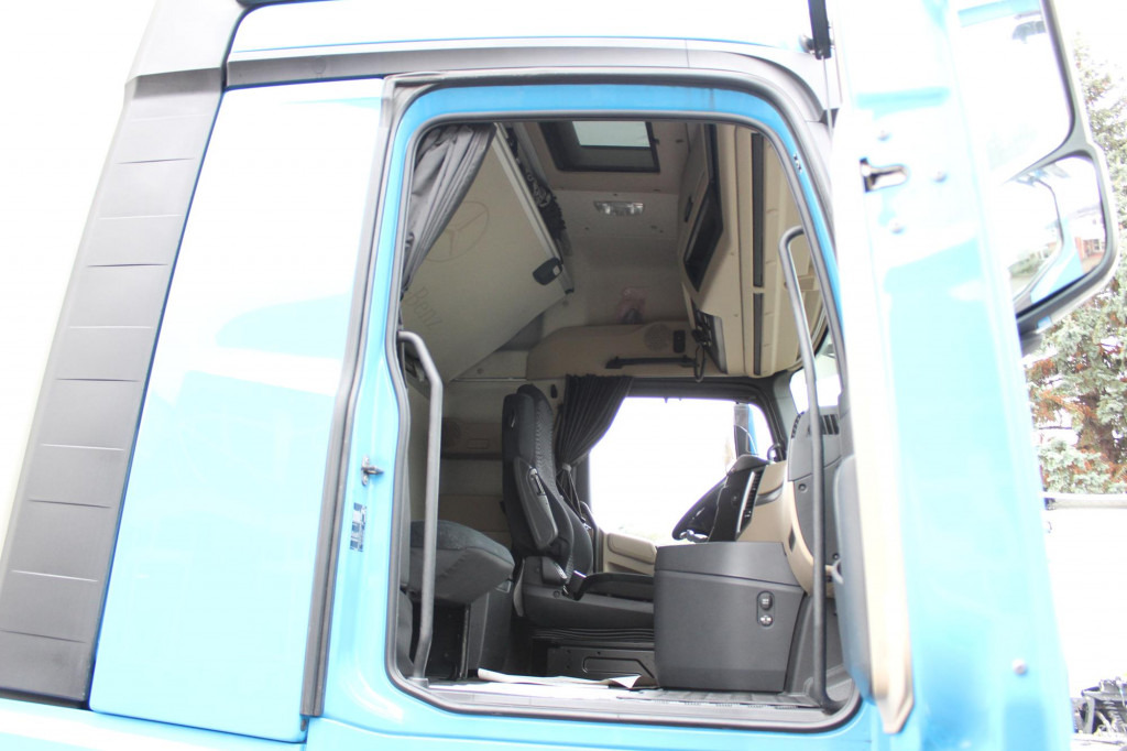 Mercedes-Benz Actros 2548 Koffer Retarder Schlafkab Kühlbox - Dostavno vozilo: slika 4 Mercedes-Benz Actros 2548 Koffer Retarder Schlafkab Kühlbox - Dostavno vozilo: slika 4