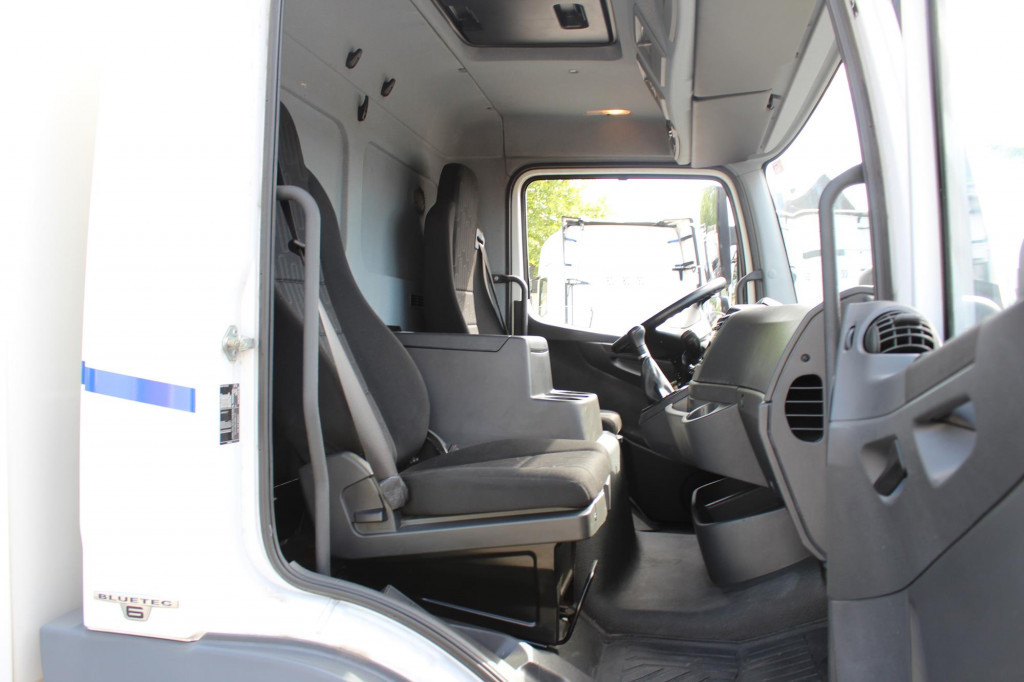 Mercedes-Benz Atego 1221 E6 Koffer Klima LDW Schalter LBW - Kamion: slika 4 Mercedes-Benz Atego 1221 E6 Koffer Klima LDW Schalter LBW - Kamion: slika 4