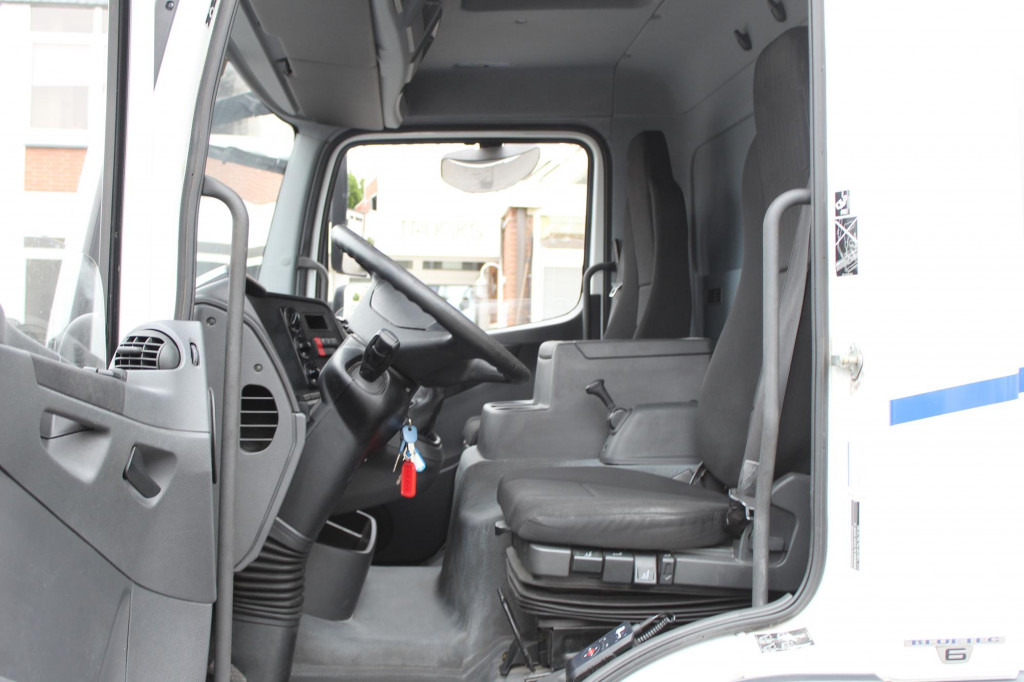 Mercedes-Benz Atego 818 E6 Koffer Klima LDW Schalter LBW - Kamion: slika 5 Mercedes-Benz Atego 818 E6 Koffer Klima LDW Schalter LBW - Kamion: slika 5