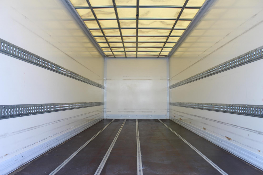 Mercedes-Benz Atego 1221 E6 Koffer Klima LDW Schalter LBW - Kamion sa zatvorenim sandukom: slika 2 Mercedes-Benz Atego 1221 E6 Koffer Klima LDW Schalter LBW - Kamion sa zatvorenim sandukom: slika 2